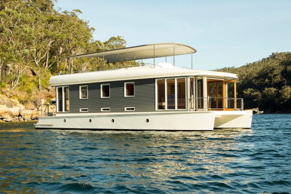 Hawkesbury cruising and accommodation The Boat 3